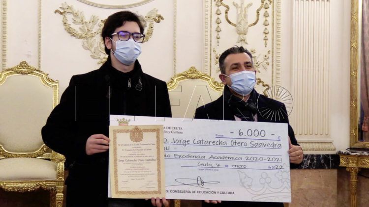 jorge-catarecha-premio-excelencia-academica Excelencia Academica 10