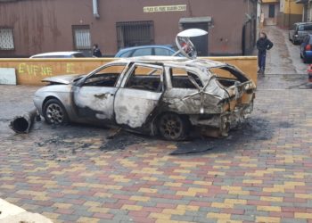 plaza-principe-coche-calcinado-003