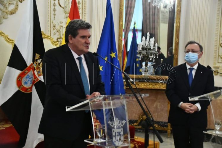 visita-ministro-escriva-juan-vivas-004