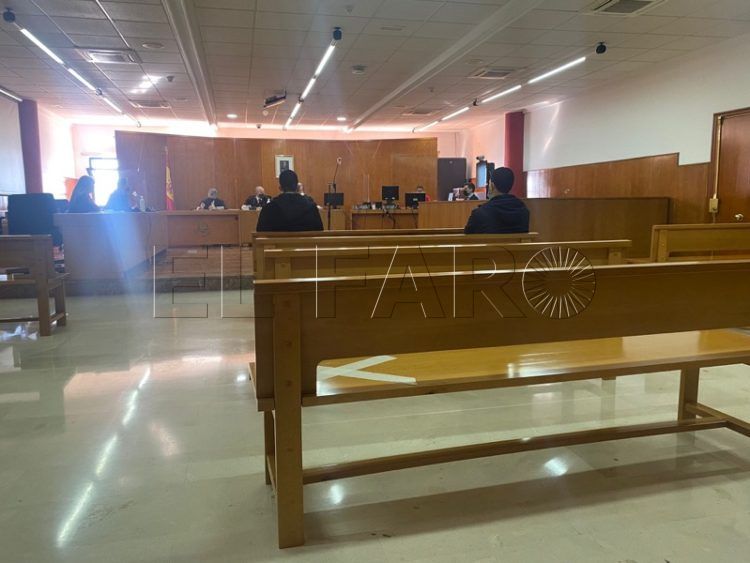 audiencia-absueltos-torturas-menor-001