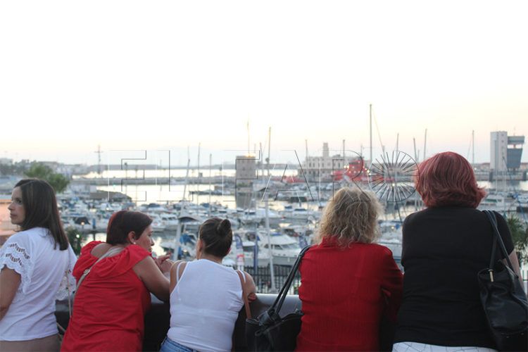 gente-puerto-deportivo