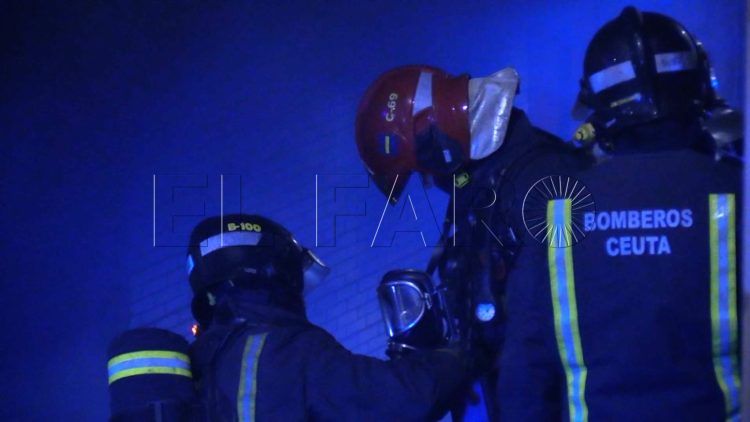 incendio-bomberos-calle-linares-edficio-calypso-009