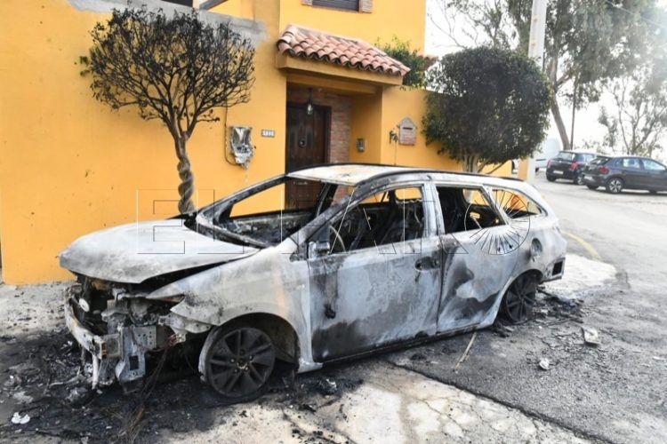 incendio-coche-taxi-barriada-postigo-007