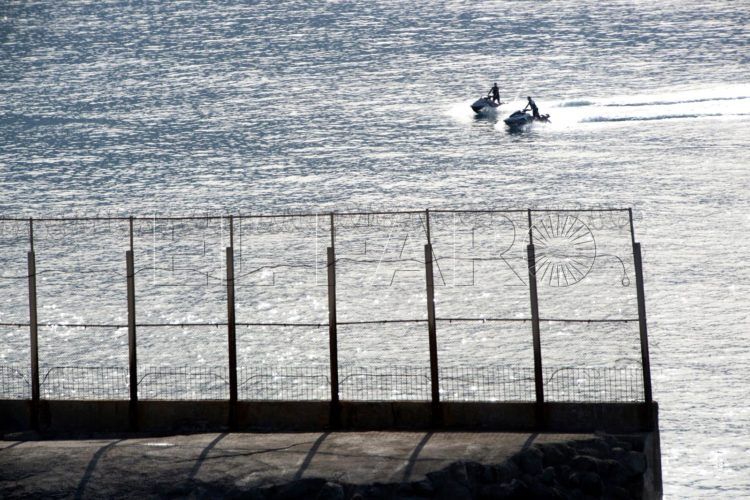 pase-inmigrantes-moto-agua