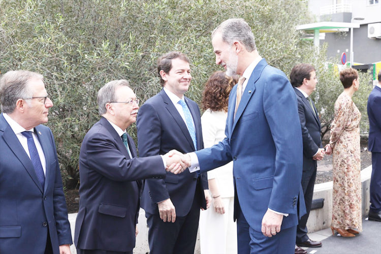 juan vivas saluda al rey felipe VI