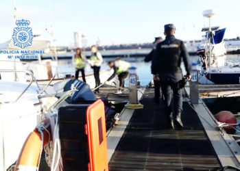 policia-nacional-inmigrantes-embarcaciones-recreo-1