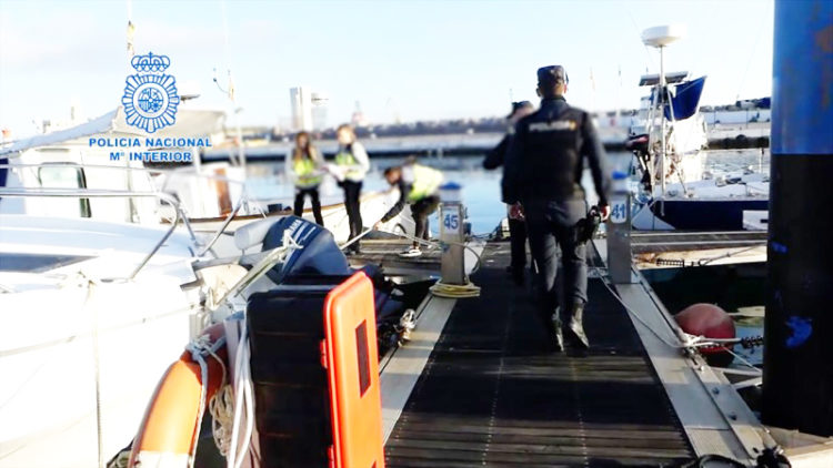 policia-nacional-inmigrantes-embarcaciones-recreo-1