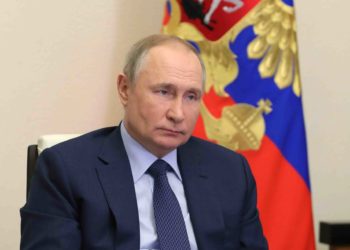 Moscow (Russian Federation), 25/03/2022.- Russian President Vladimir Putin meets with the winners of the 2021 Presidential Prize for young cultural workers and with Presidential Prize winners in the field of literature and art for works for children and youth in 2021 via teleconference call, in Novo-Ogaryovo state residence outside Moscow, Russia, 25 March 2022. (Rusia, Moscú) EFE/EPA/MIKHAIL KLIMENTYEV / KREMLIN / SPUTNIK / POOL MANDATORY CREDIT