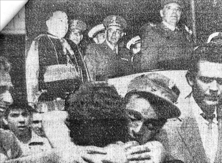 soldado-batallón-soria-9-regreso-ifni-abraza-madre-sevilla