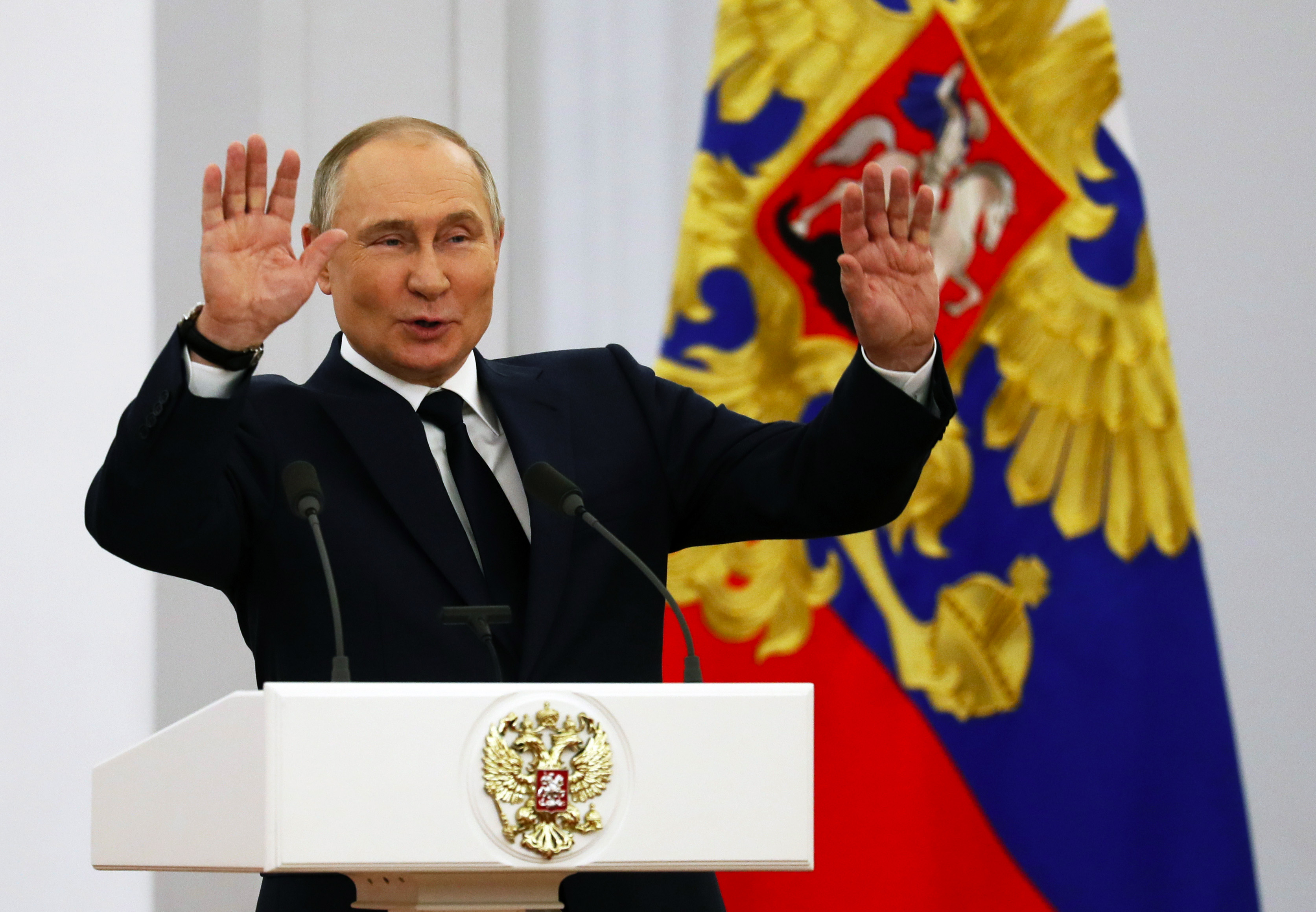 El presidente ruso Putin entrega los premios estatales a los olímpicos rusos 2022S
