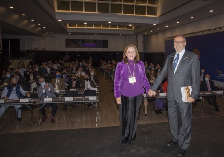 club-rotary-asambela-sevilla-victor-javier-elena-garcia-002