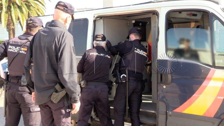 detenidos-disparos-jefatura-policia-nacional-003