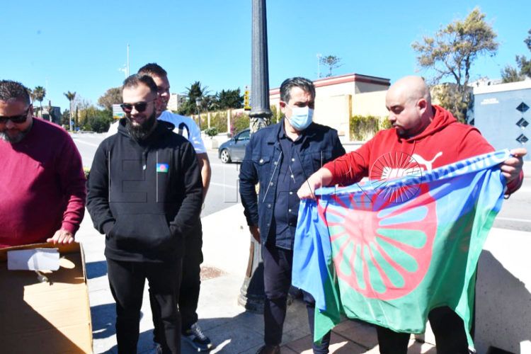 dia-gitanos-ofrenda-flores-003