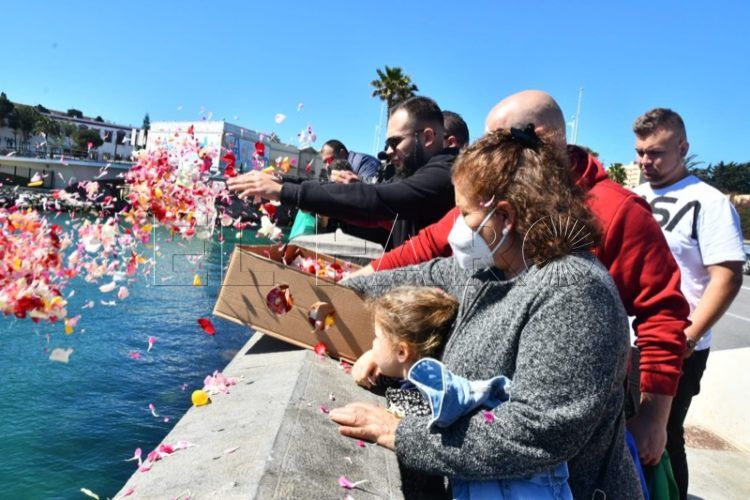 dia-gitanos-ofrenda-flores-015