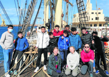 menores-esperanza-visitan-buque-escuela-031 copia