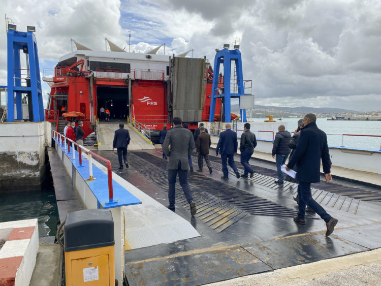 Llega a Tánger el primer barco de España tras restablecerse las líneas