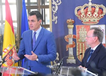 vivas-pedro-sanchez-visita-ceuta-palacio-asamblea-002