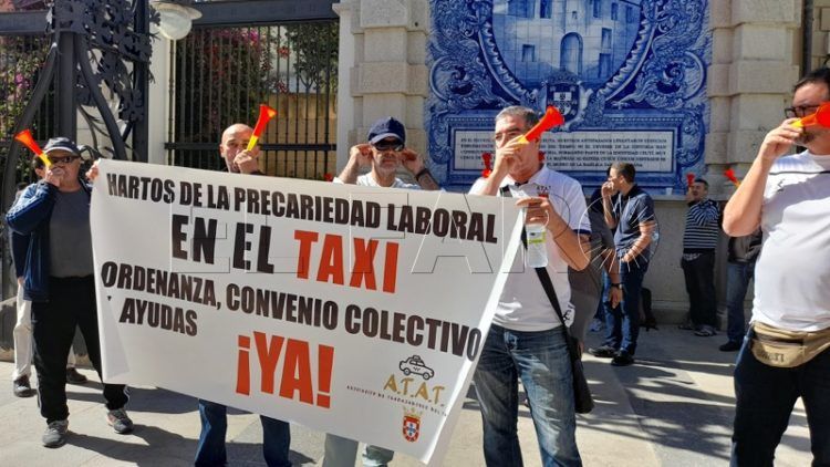 asalariados-taxi-concentracion-ayuntamiento-004