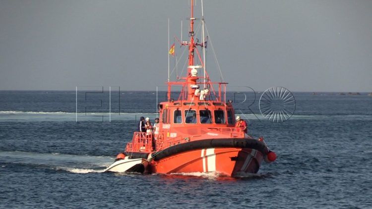 atria-rescata-personas-embarcacion-004