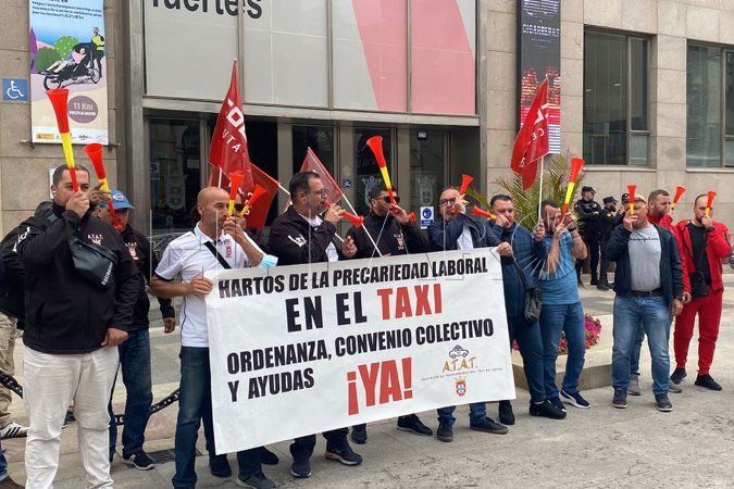 concentracion-asalariados-taxi-ayuntamiento-002