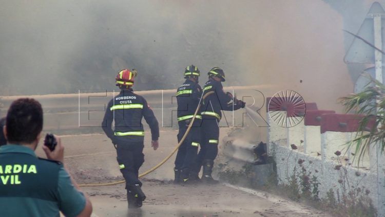 fuego-incendio-camino-ronda-bomberos-004