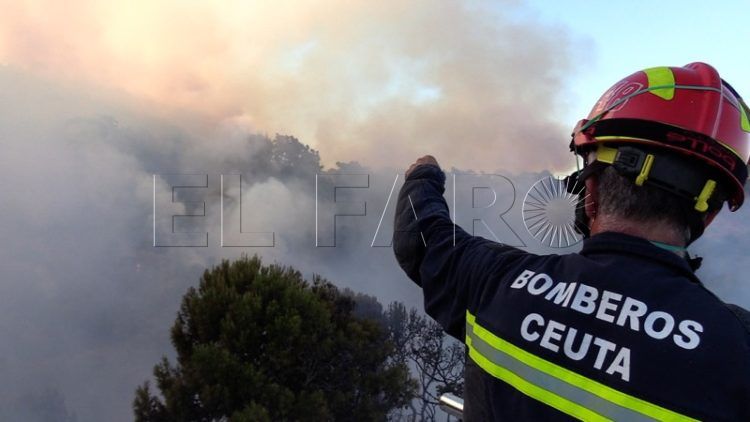 fuego-incendio-camino-ronda-bomberos-010