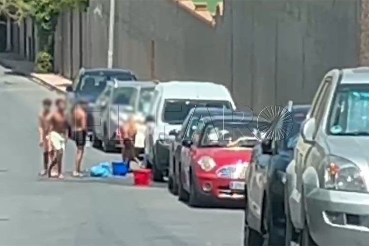 menores-limpiar-coches