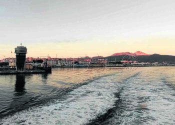 naviera-barco-ceuta-torre-control-puerto