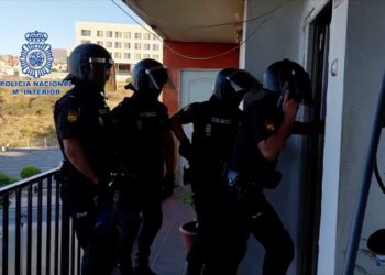 policia-nacional-detenidos-trafico-inmigrantes-loma-colmenar-007