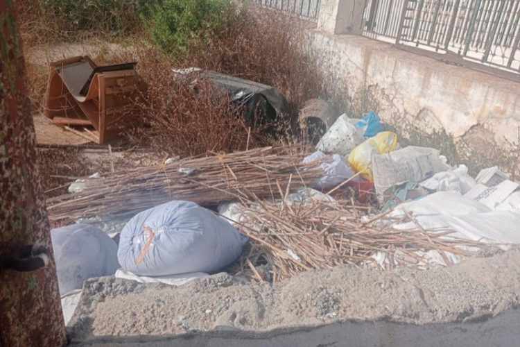 suciedad-barriada-patio-castillo-002