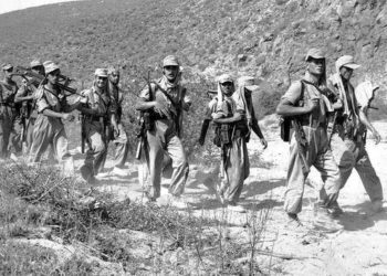 Expedición Bandera lecho seco Saguía El Hamra