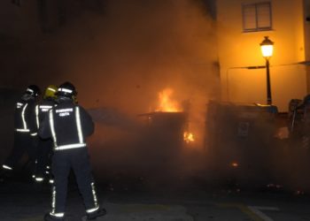 bomberos-incendio-contenedor-1