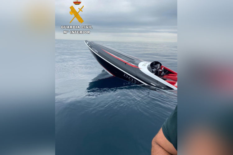 detenidos-hundirse-embarcacion-fardos-hachis