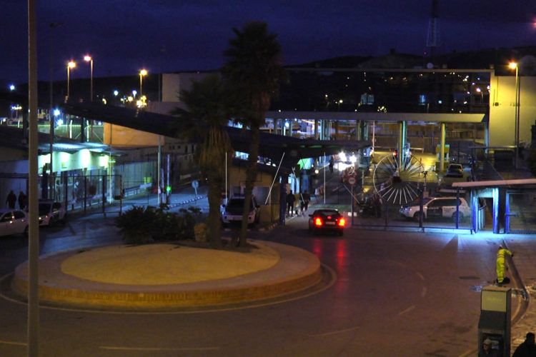 frontera-tarajal-noche-guardia-civil