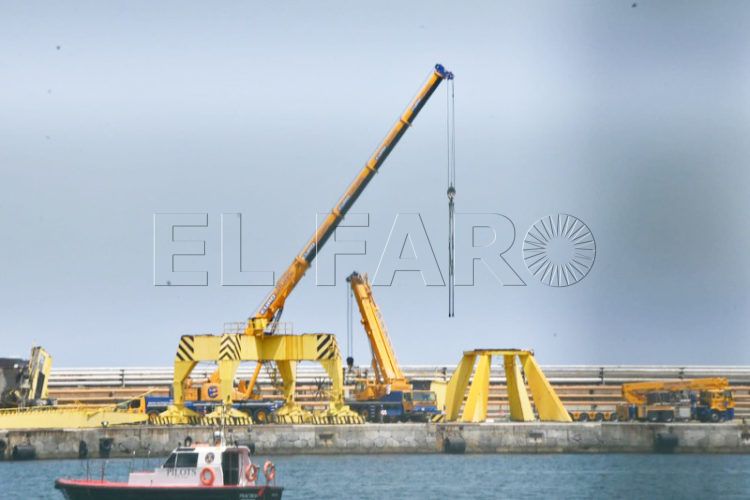 grua-puerto-muelle-poniente-003