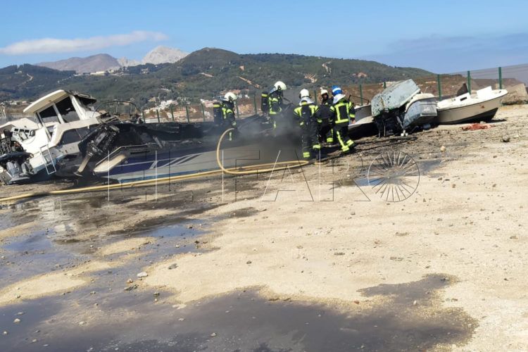 incendio-puerto-embarcaciones