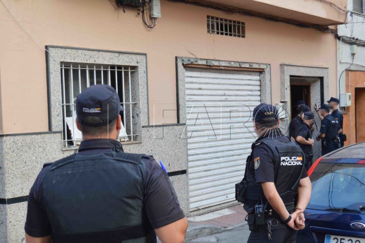 policia-libera-inmigrantes