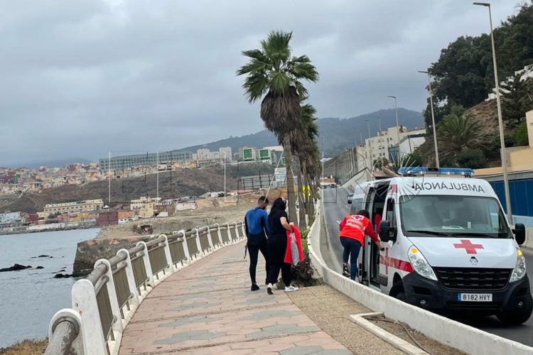 ambulancia-cruz-roja-inmigrante-juan-xxiii