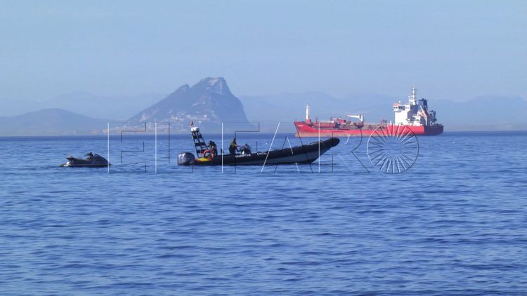 guardia-civil-moto-agua