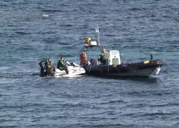 guardia-civil-moto-agua-mar