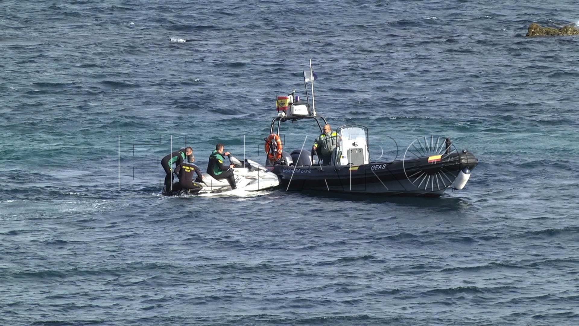 guardia-civil-moto-agua-mar