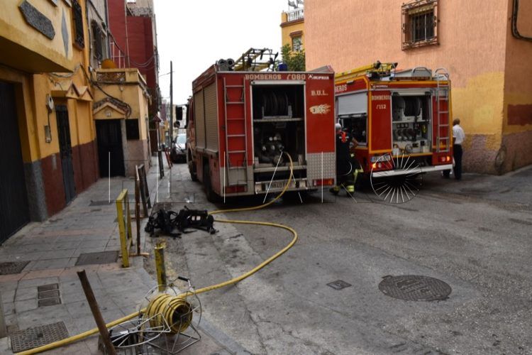 policia-nacional-local-incendio-casa-principe-003