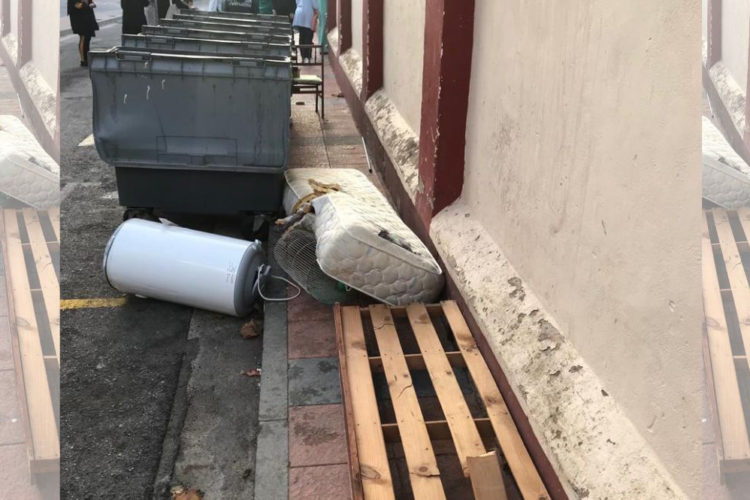 basura-puerta-jose-acosta-colegio