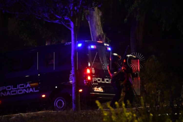 disparos-aire-policia-principe-apedreada-007
