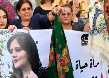 iran-protesta-mujeres-velo-2