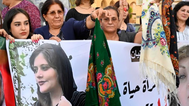 iran-protesta-mujeres-velo-2
