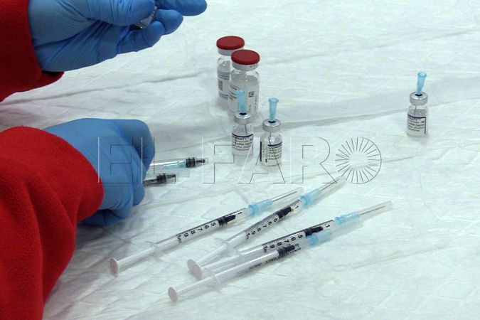 vacuna-tercera-dosis-mayores-60-anos-014