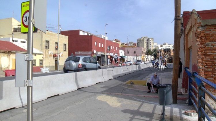 vecinos-almadraba-atrapados-prohibicion-aparcar-005