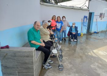 “Pasamos una jornada maravillosa y de cómo comprobar el AMOR que muchas personas tienen por los animales. Cuando iba con mi madre a la “Asociación” de visita, podía ver como los perros se acercaban a ella dando saltitos y colocando sus patas en su regazo para que los acariciara”