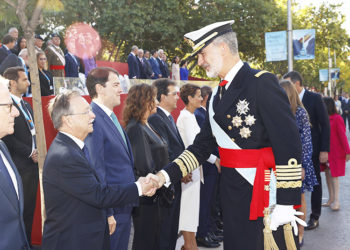 vivas-rey-desfile-fiesta-nacional